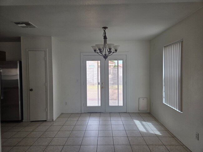 Building Photo - 3 bed, 2 bath in Surprise