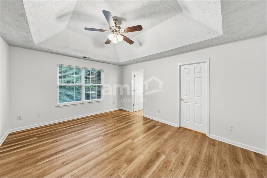 Building Photo - 4238 Zephyrhills Dr