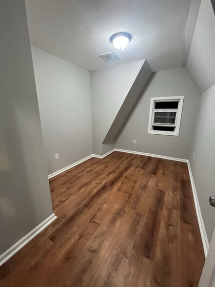 Building Photo - 853 S 12th St