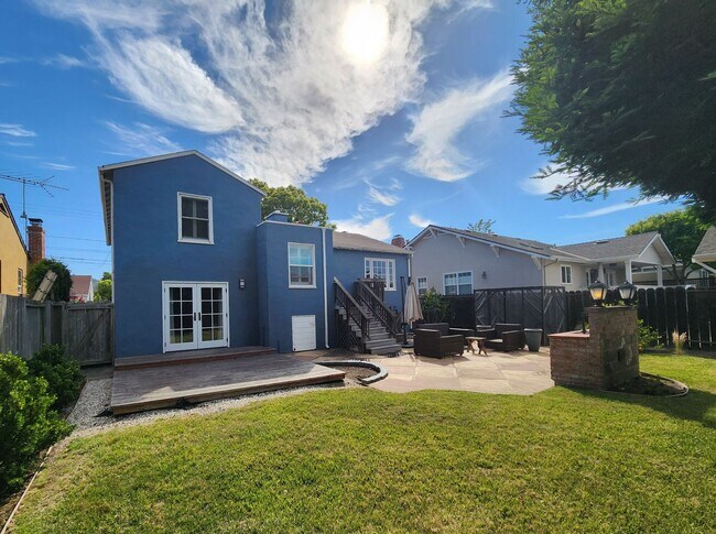 Building Photo - Two bed house in San Mateo