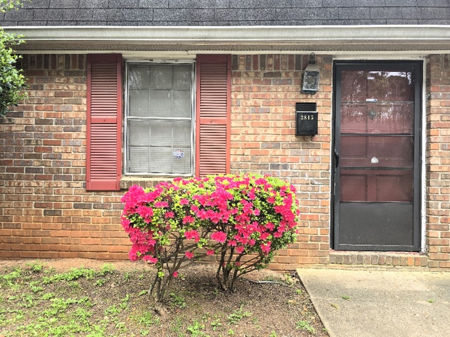 Building Photo - 3815 Parklane Dr