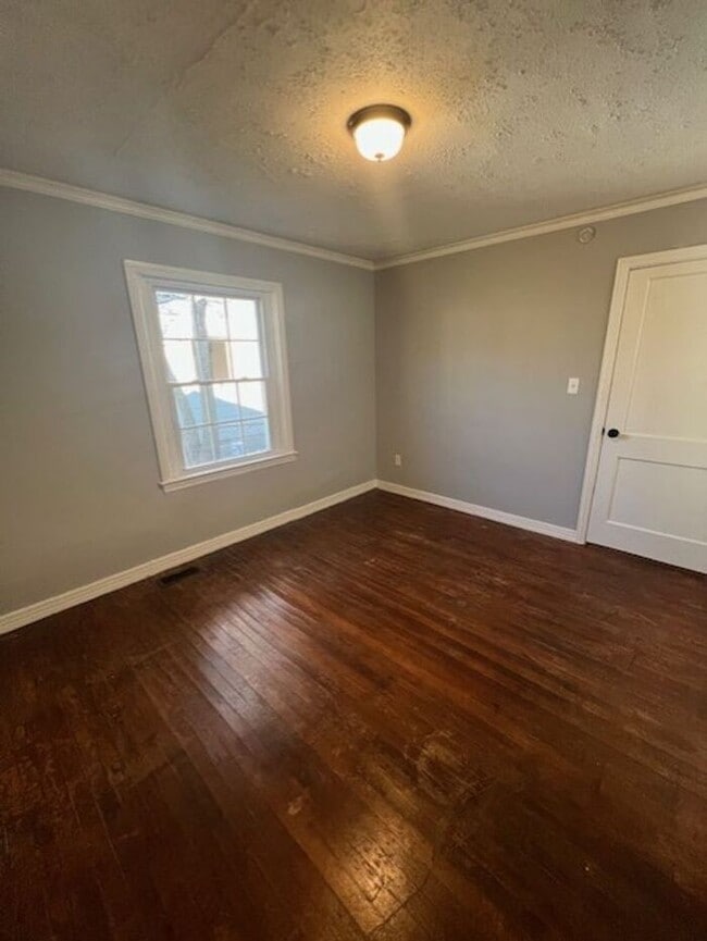 Building Photo - Newly Remodeled 2/1 Single Family House in Spartanburg!!