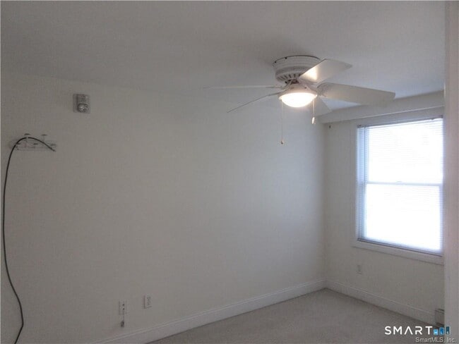 Building Photo - 271 Pequot Ave
