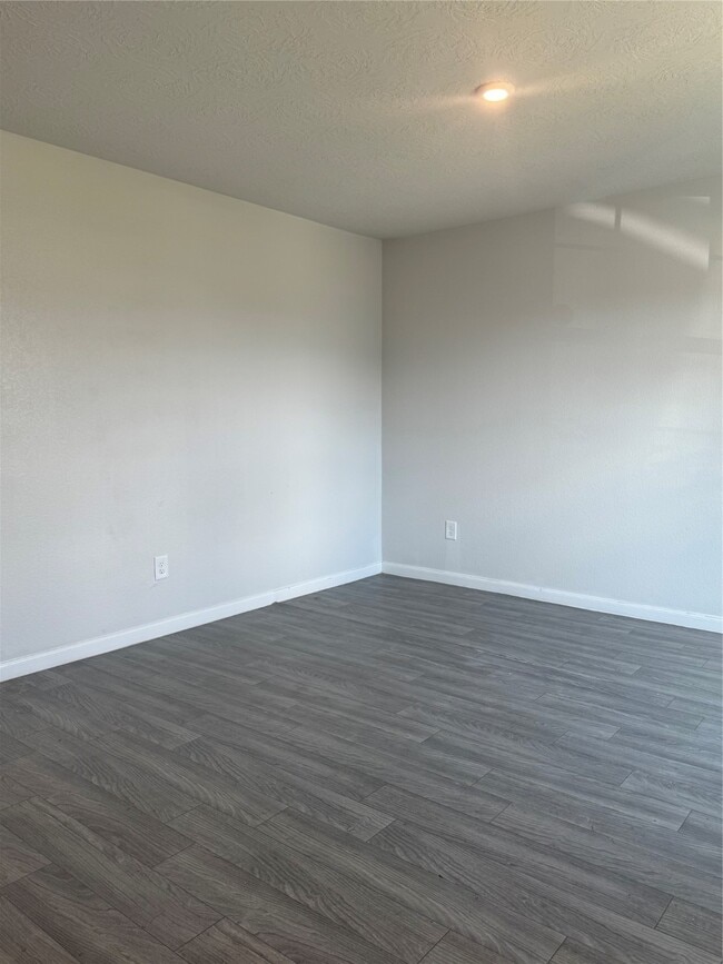 Building Photo - 68 Rd 51026