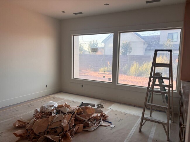 Building Photo - 2798 E Rosedale Dr