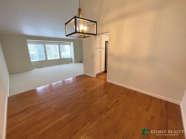 Building Photo - Large 3 Bedroom, 2.5 Bathroom, Great Neigh...