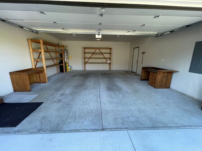 Building Photo - 2525 El Mar St