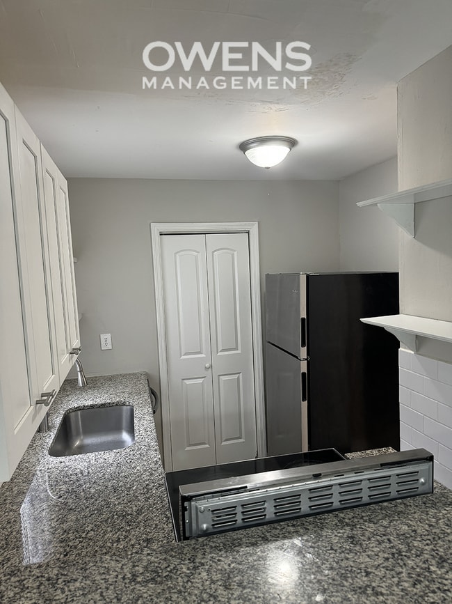 Building Photo - North Hall Duplex Available