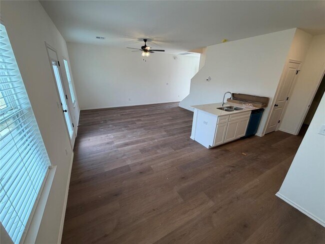 Building Photo - 301 Aaran Way