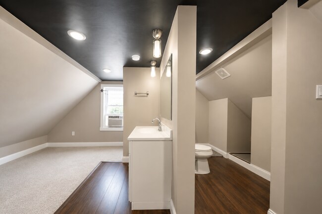 Building Photo - 1414 Xerxes Ave N