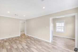 Building Photo - 8613 1/4 W. Olympic Blvd-