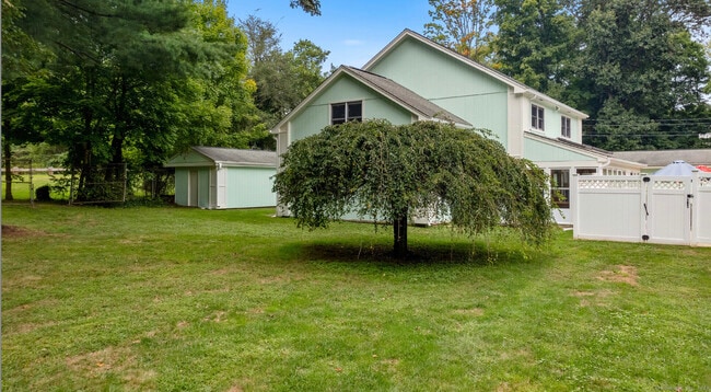 Building Photo - 157 Pine Orchard Rd