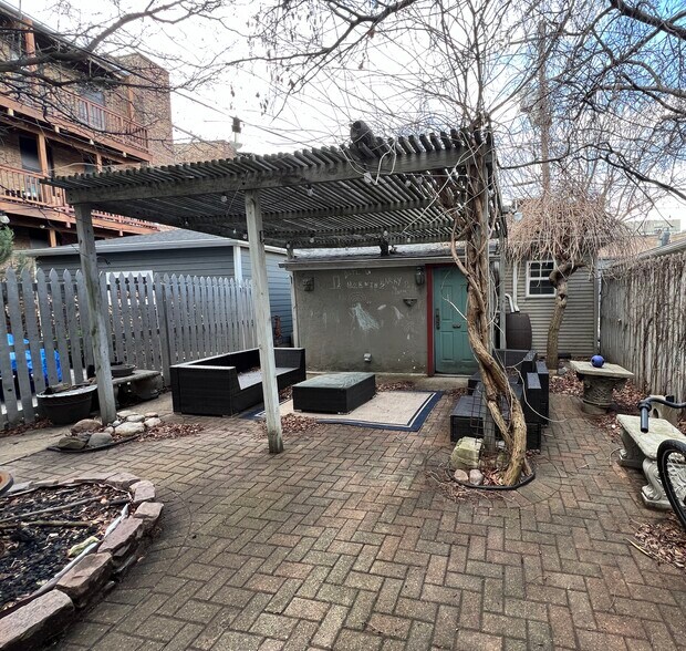Building Photo - 4610 N Claremont Ave