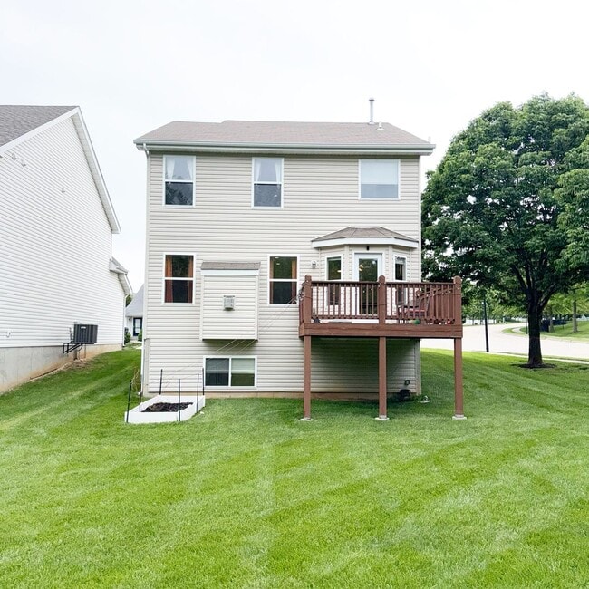 Building Photo - 569 Parkgate Dr