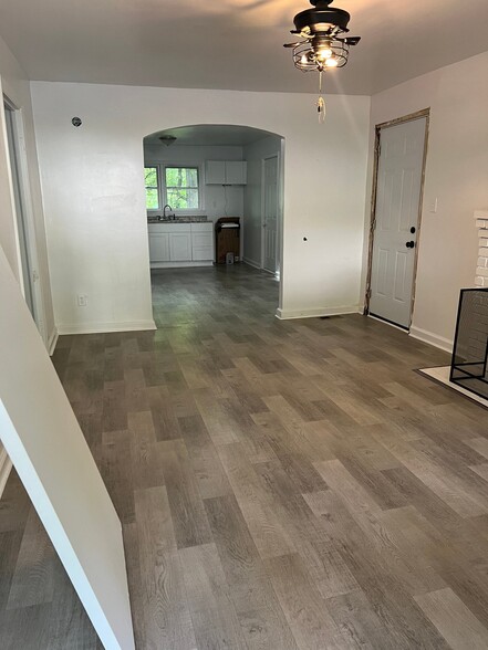 Building Photo - 6245 Ellis St