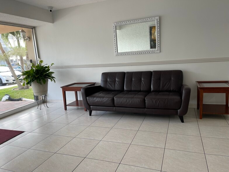 Clean lobby - 1460 NE 169th St