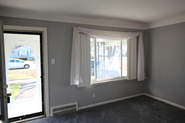 Building Photo - 14383 Mercedes