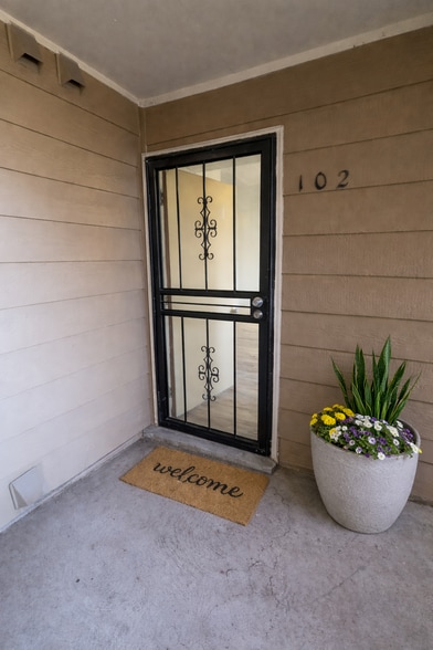 Virtually Staged - 3053 S Ursula Cir