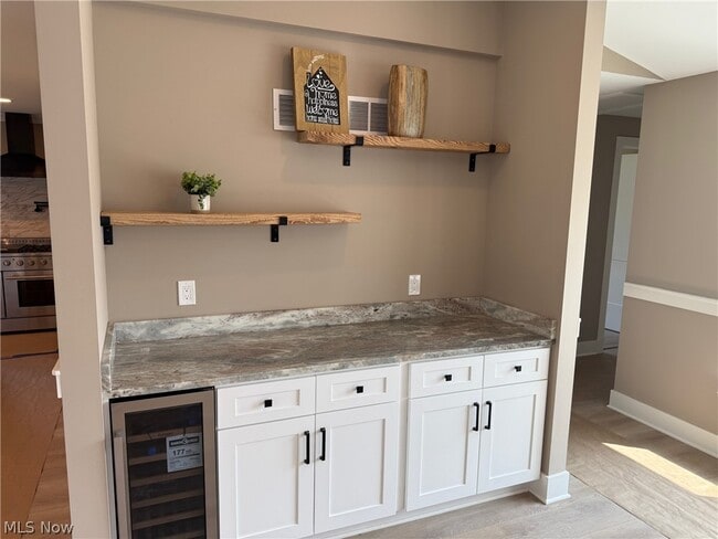 Building Photo - 3940 Ellendale Rd