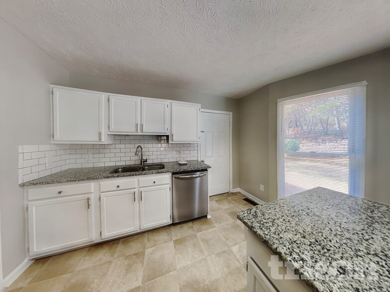 Building Photo - 145 Wispy Willow Dr