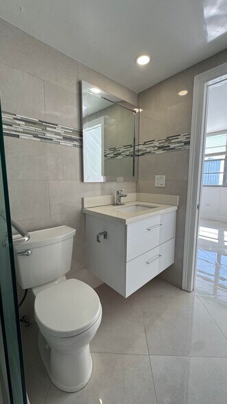 Building Photo - 825 Brickell Bay Dr