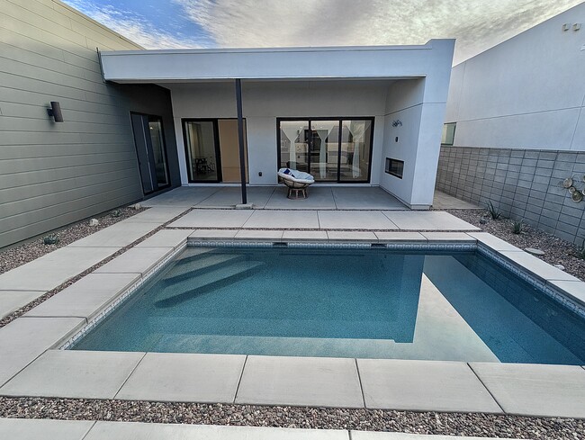 Building Photo - 3402 Ambassador Dr