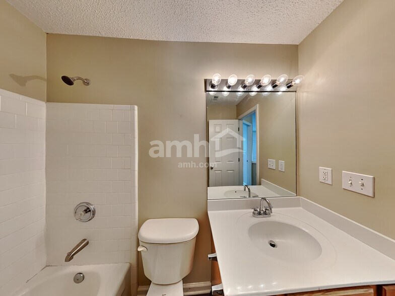 Building Photo - 3450 Ridgefair Dr