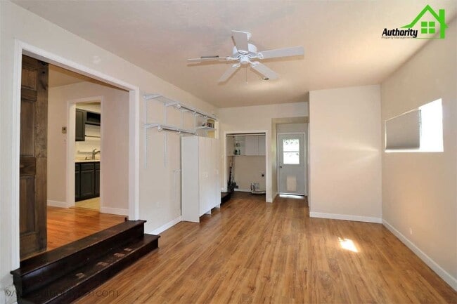 Building Photo - 2413 Ramona Pl