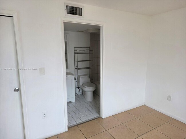 Building Photo - 6060 W 21st Ct
