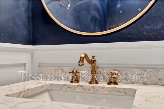 Building Photo - 695 Cedar Point