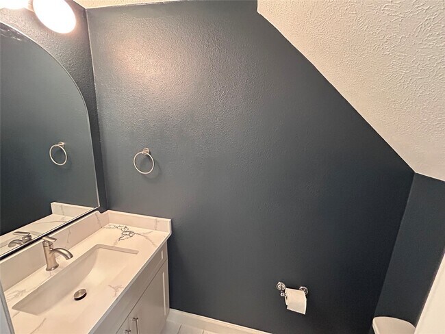 Building Photo - 8101 Amelia Rd