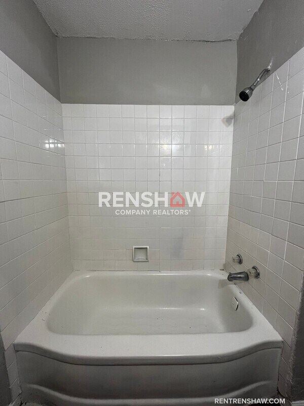 Building Photo - 877 Polk Ave