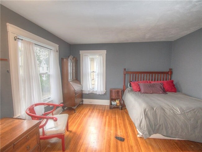 Building Photo - 44 Elmhurst St
