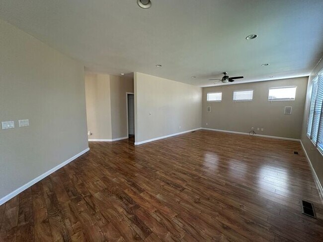 Building Photo - 3031 Sky Country Dr