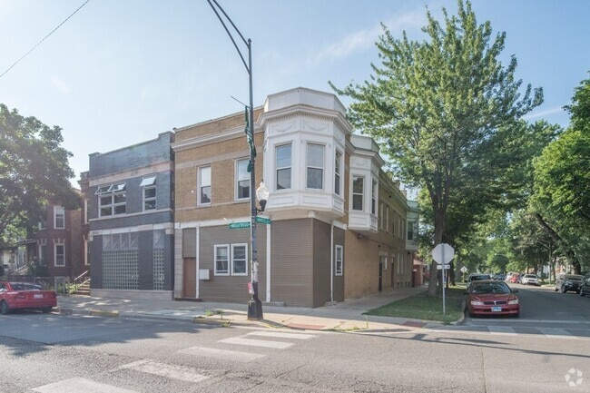Building Photo - 3616 W Wrightwood Ave