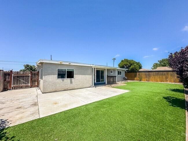 Building Photo - SD: Spacious 4BD/2BA Home in Imperial Beach with Large Yard, Turf Backyard & Attached Garage