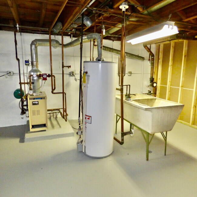 Building Photo - 1332 W Mulloy Dr