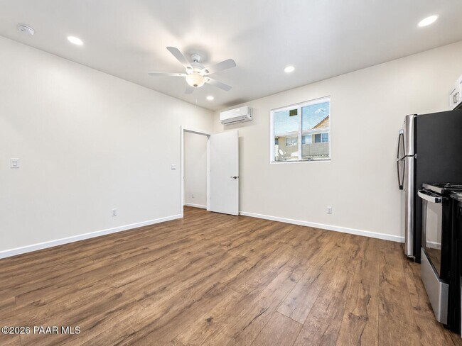 Building Photo - 344 S Marina St