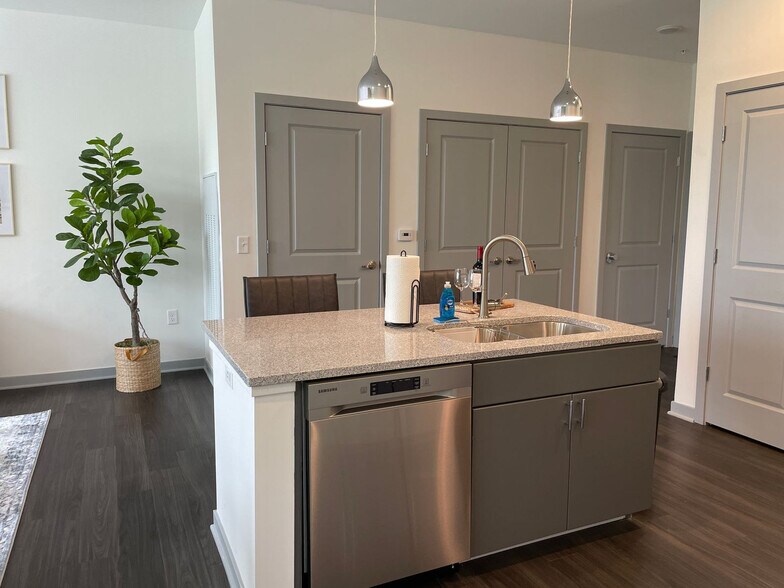 Building Photo - 5102 Aldersgate Dr