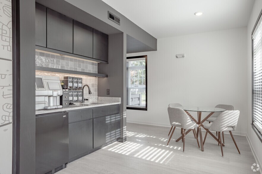 Leasing office - Flats at Powell