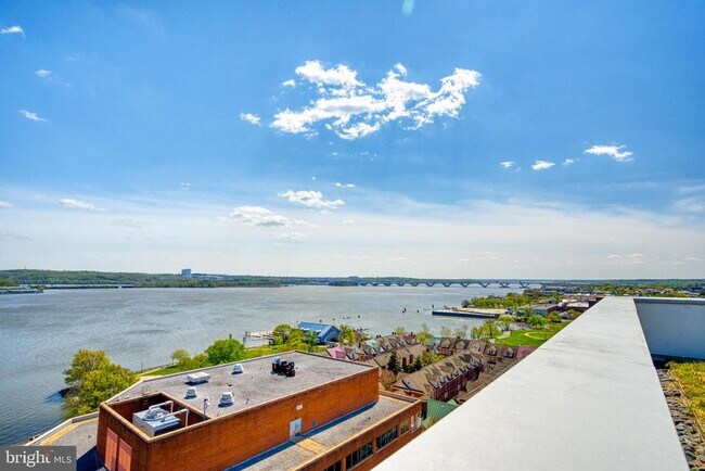 Building Photo - 925 N Fairfax St