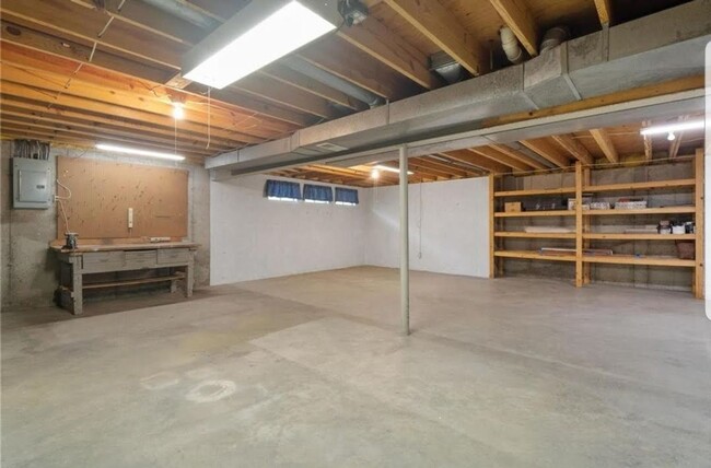 Building Photo - Spacious 4BR House in Bridgeton