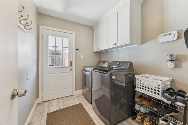 Building Photo - 4311 Meadowbank Dr