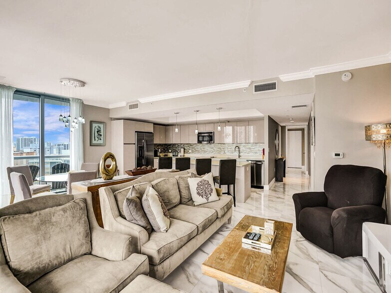 Building Photo - 2602 E Hallandale Beach Blvd
