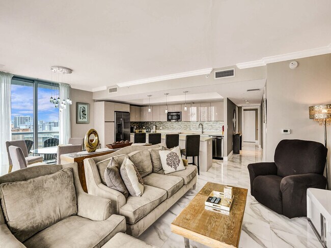 Building Photo - 2602 E Hallandale Beach Blvd