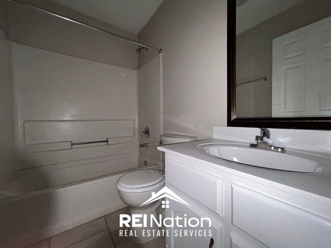 Building Photo - HORN LAKE STUNNER! 3BR/2BA | Vaulted Ceilings & Fireplace | Covered Patio & Garage!