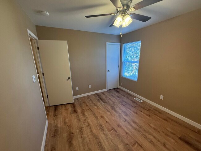 Building Photo - 1707 Hanover Blvd