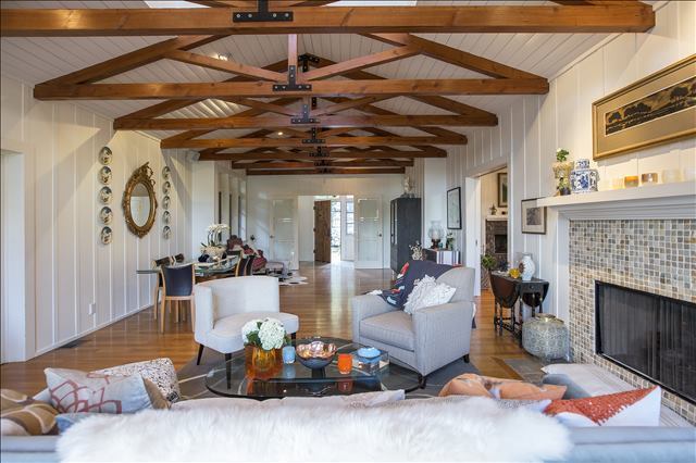 Building Photo - Coming Soon! La Canada Flintridge Contempo...