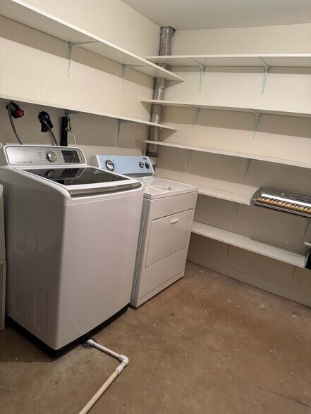 Building Photo - 14458 Black Horse Ct