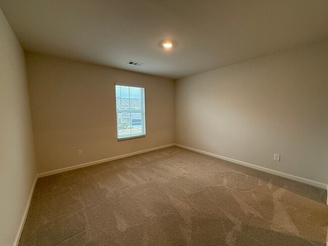 Building Photo - Beautiful and Spacious 5BR 4.5BA Home w/ Full Appliance Kitchen • Garage in Fairburn